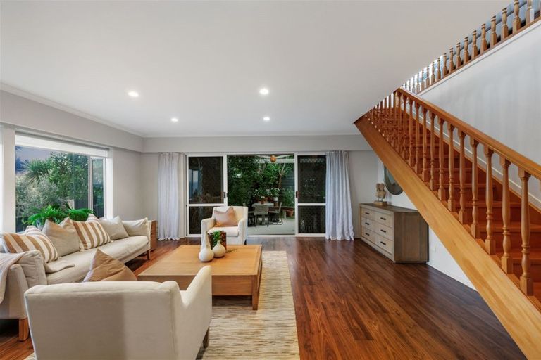 Photo of property in 17 Durness Place, Red Beach, 0932