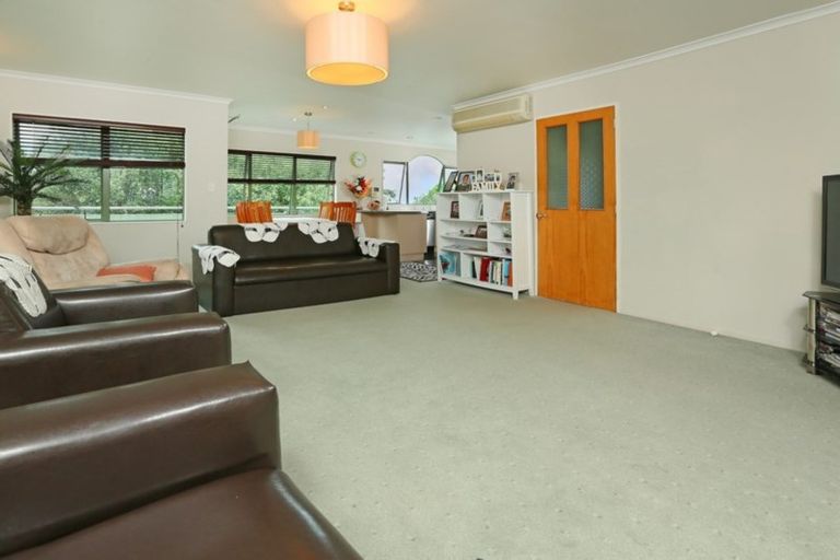 Photo of property in 28a Felgrove Street, Glendene, Auckland, 0602