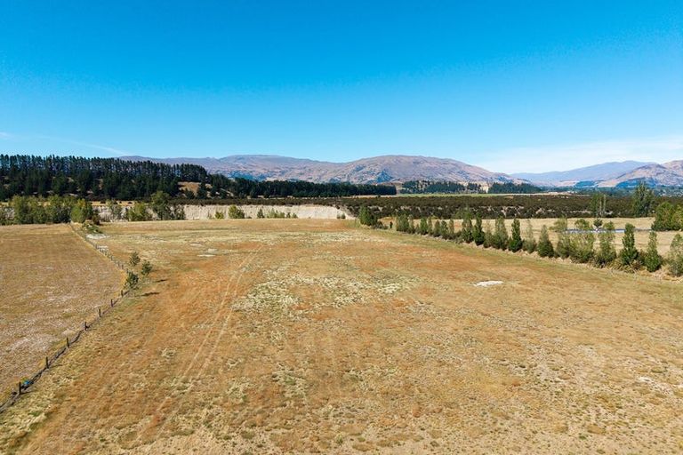 Photo of property in 124 Horseshoe Bend Drive, Albert Town, Wanaka, 9382