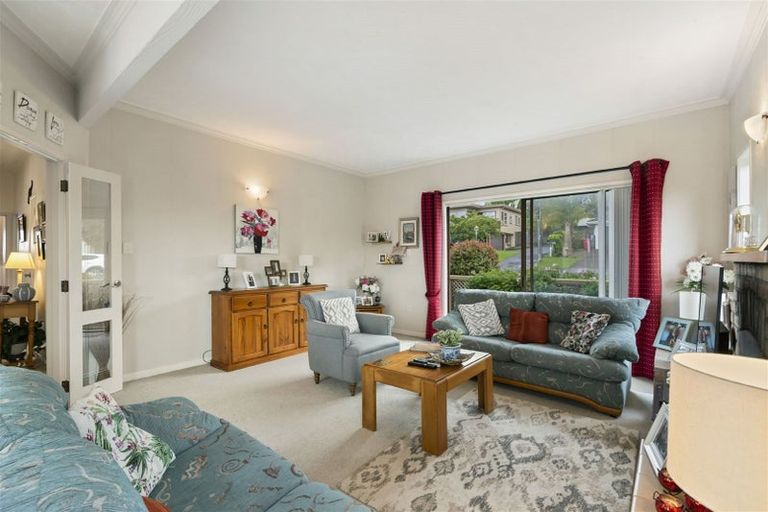 Photo of property in 1/10 Kiteroa Terrace, Rothesay Bay, Auckland, 0630