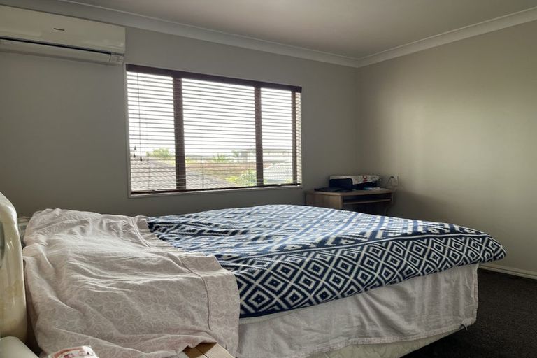 Photo of property in 4 Lissleton Drive, East Tamaki, Auckland, 2013