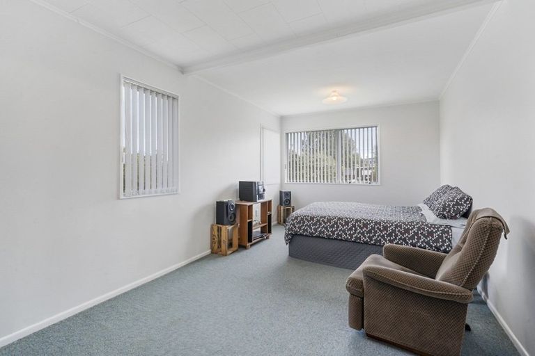 Photo of property in 18 Buckley Grove, Paraparaumu, 5032