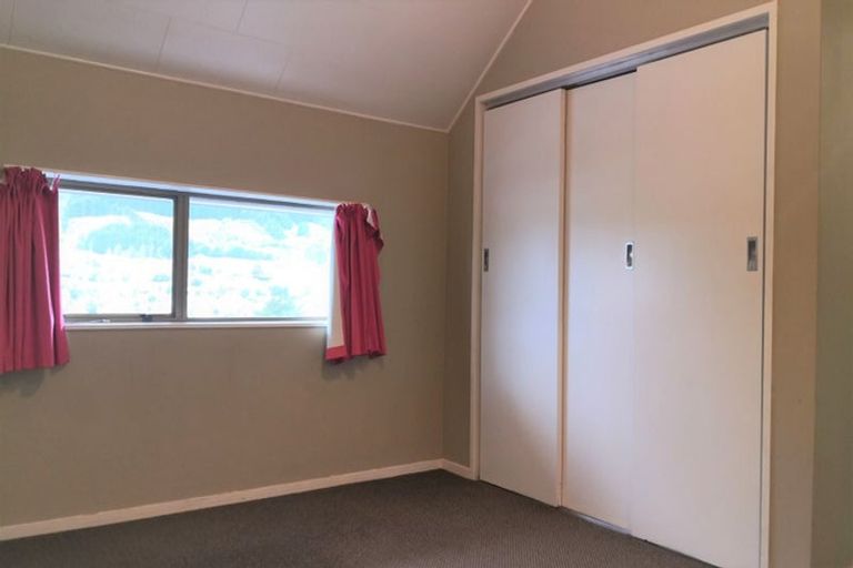 Photo of property in 23 Rembrandt Avenue, Tawa, Wellington, 5028