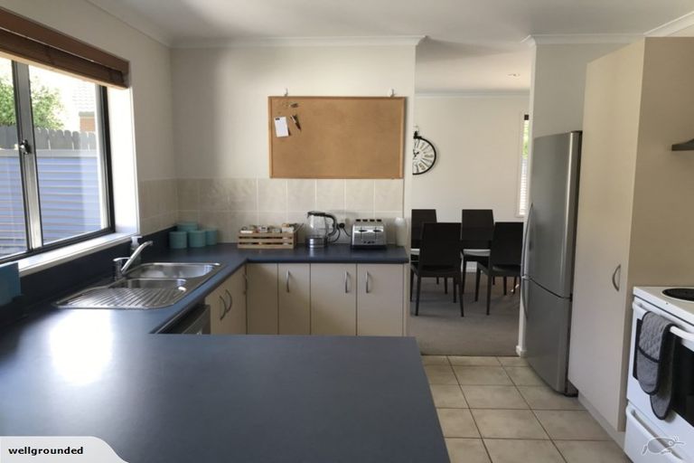 Photo of property in 60 Roberta Crescent, Orewa, 0931