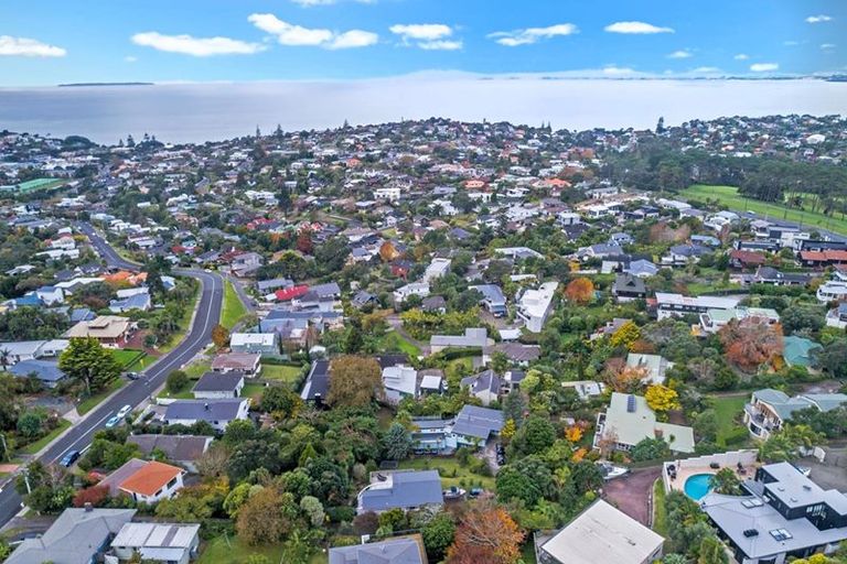 Photo of property in 90 Matipo Road, Mairangi Bay, Auckland, 0630