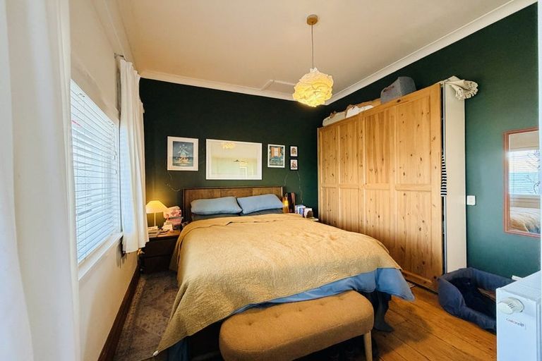 Photo of property in 285 Karaka Bay Road, Karaka Bays, Wellington, 6022