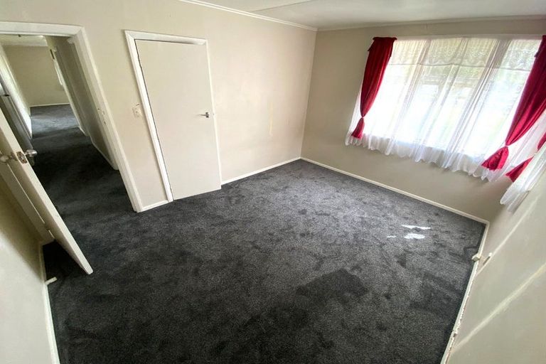 Photo of property in 17 Vickers Crescent, Mangere, Auckland, 2022
