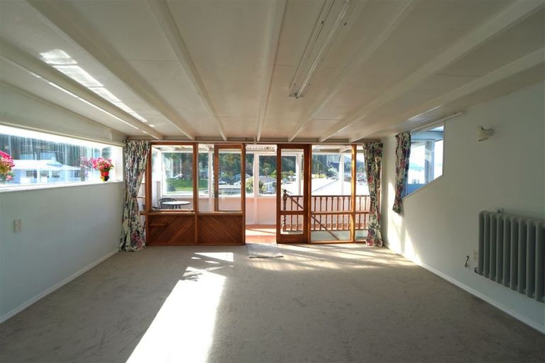 Photo of property in 6 Durham Street, Picton, 7220