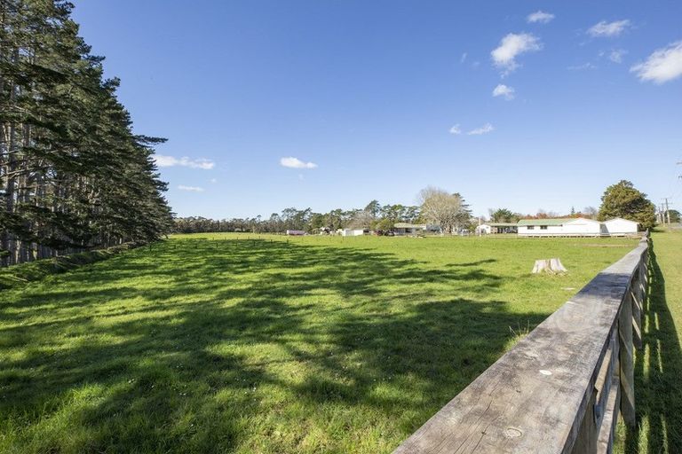 Photo of property in 43 Motu Road, Kumeu, 0891
