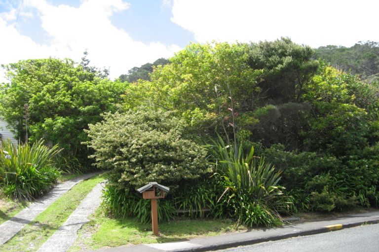 Photo of property in 12 Domain Crescent, Muriwai, Waimauku, 0881