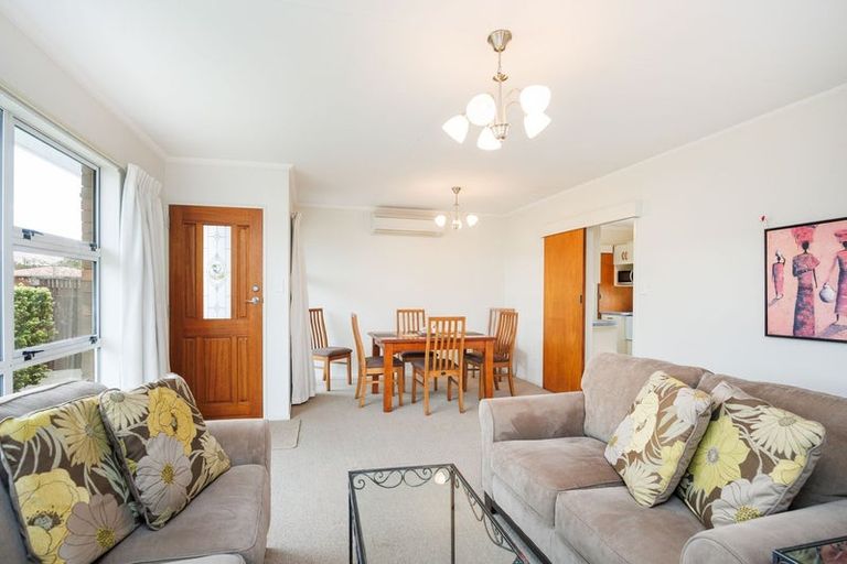 Photo of property in 2 Wharite Place, Awapuni, Palmerston North, 4412