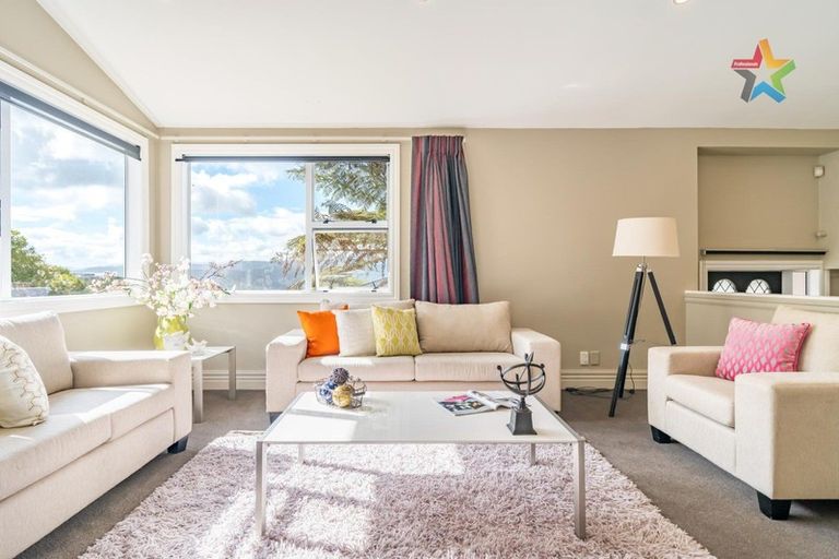 Photo of property in 2/150 Tirohanga Road, Tirohanga, Lower Hutt, 5010