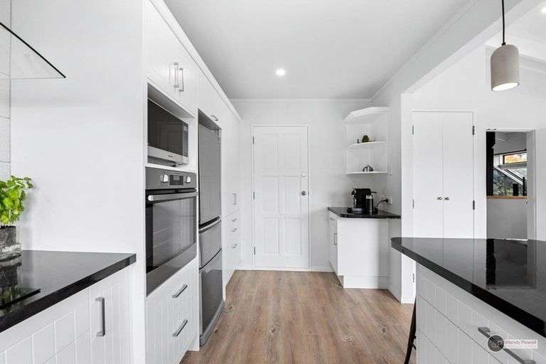 Photo of property in 33b Pekanga Road, Normandale, Lower Hutt, 5010