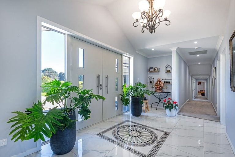 Photo of property in 2 Tutakarae Road, Kelvin Grove, Palmerston North, 4470