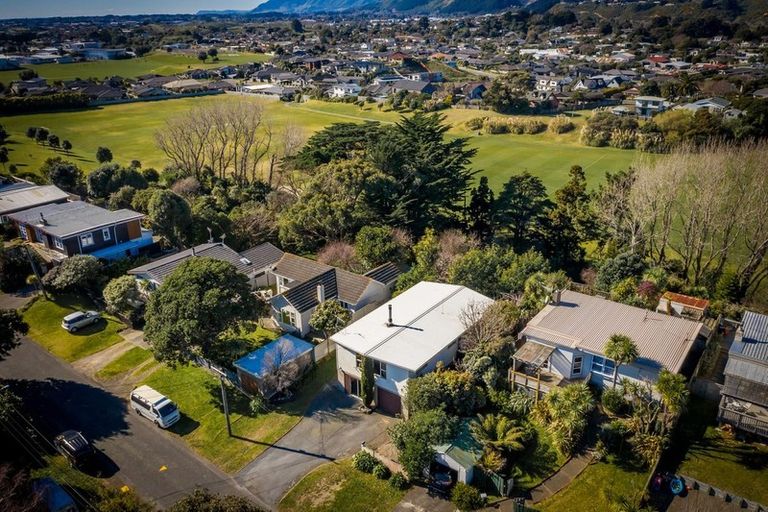 Photo of property in 120 Renown Road, Raumati South, Paraparaumu, 5032