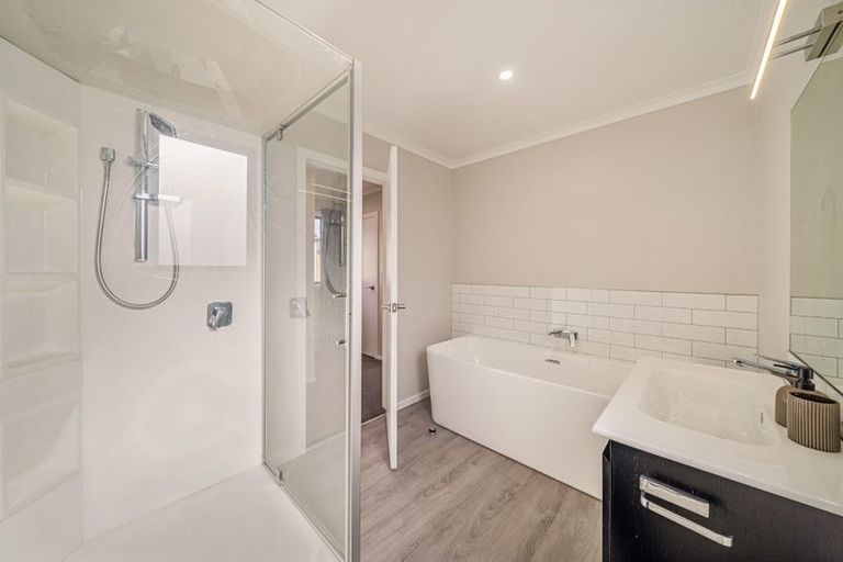Photo of property in 52 Mawai Hakona Drive, Wallaceville, Upper Hutt, 5018