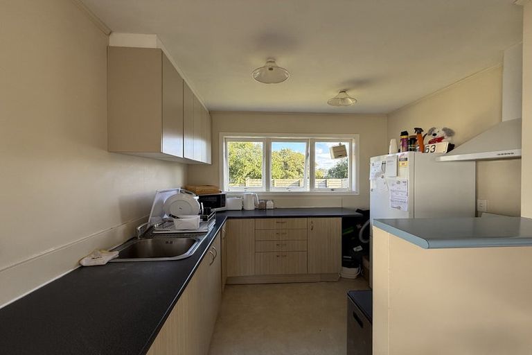 Photo of property in 28 Larissa Avenue, Henderson, Auckland, 0610