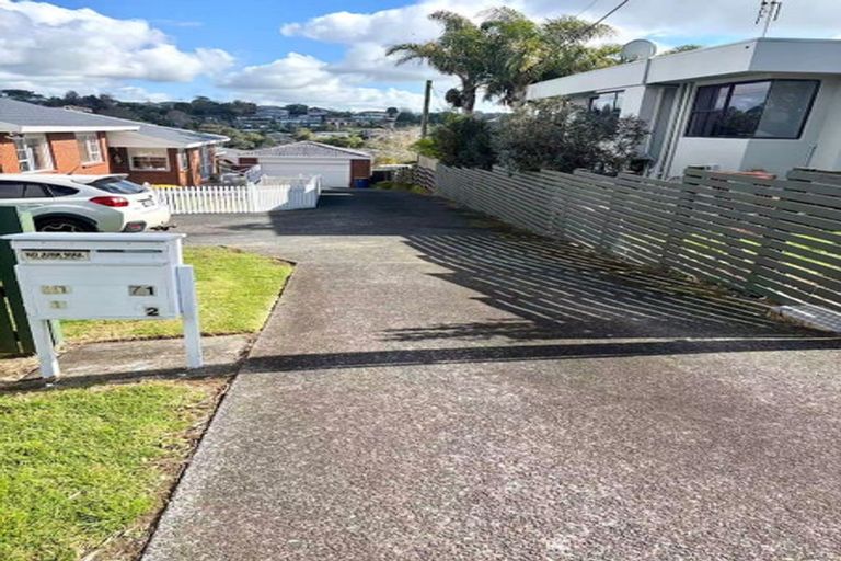 Photo of property in 2/71 Browns Bay Road, Browns Bay, Auckland, 0630