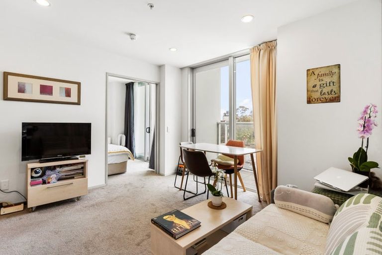 Photo of property in Proximity Apartments, 402/17 Osterley Way, Manukau, Auckland, 2104