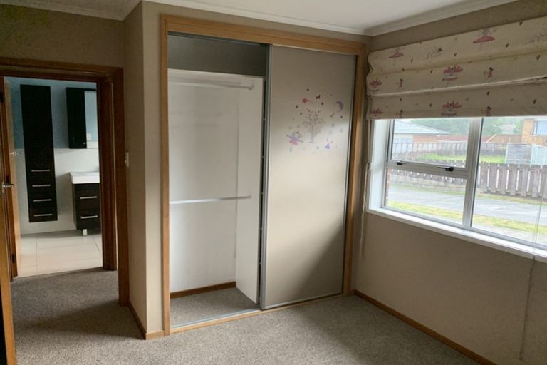 Photo of property in 2/54 Titirangi Road, New Lynn, Auckland, 0600