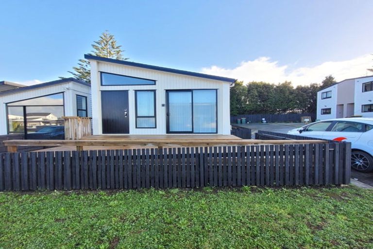 Photo of property in 3a Matakohe Road, Westgate, Auckland, 0814