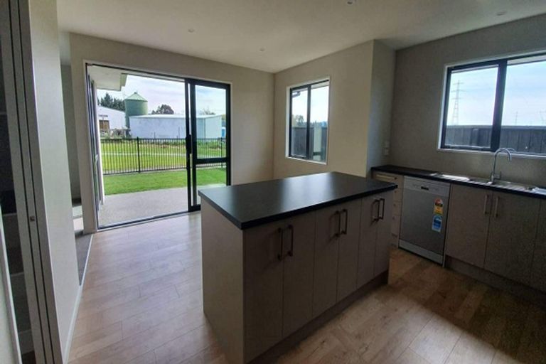 Photo of property in 2 Stratford (pvt) Way, Rangiora, 7400
