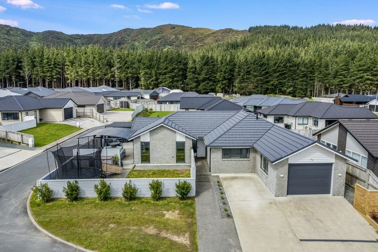 Photo of property in 4 Craigie Way, Wainuiomata, Lower Hutt, 5014