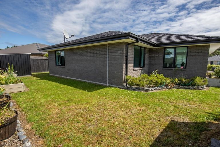 Photo of property in 17 Ridgeway Drive, Greymouth, 7805