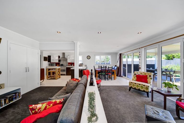 Photo of property in 46 Awanui Street, Merrilands, New Plymouth, 4312