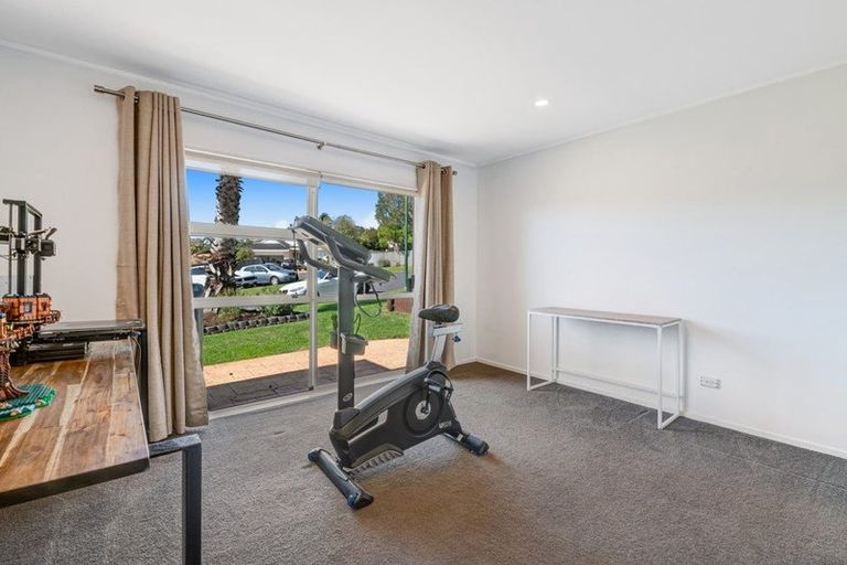 Photo of property in 11 Azure Grove, Unsworth Heights, Auckland, 0632