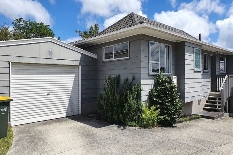 Photo of property in 27 Pahi Place, West Harbour, Auckland, 0618