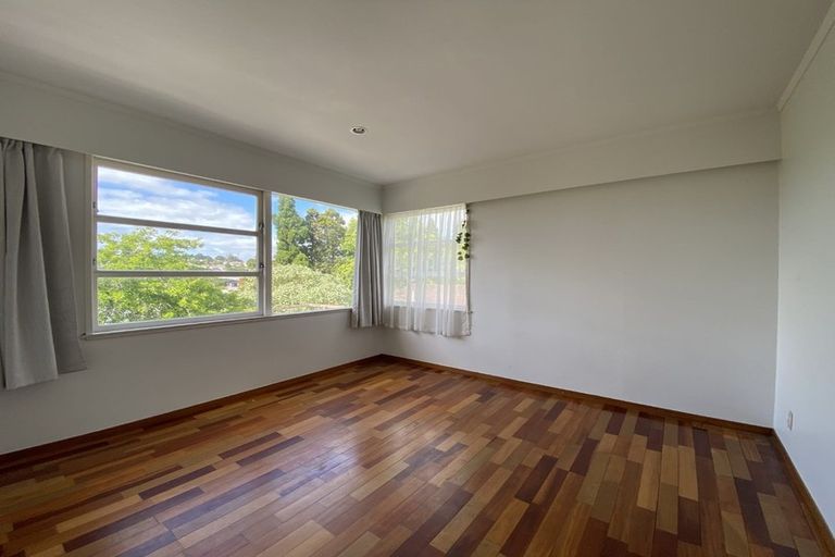 Photo of property in 111 Target Road, Totara Vale, Auckland, 0629