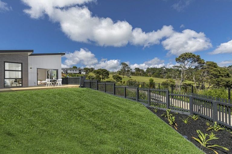 Photo of property in 36 Taiororua Avenue, Massey, Auckland, 0614