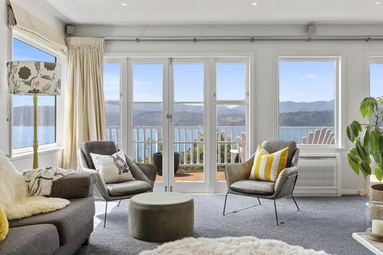 Photo of property in 22 Tai Paku Paku Road, Karaka Bays, Wellington, 6022