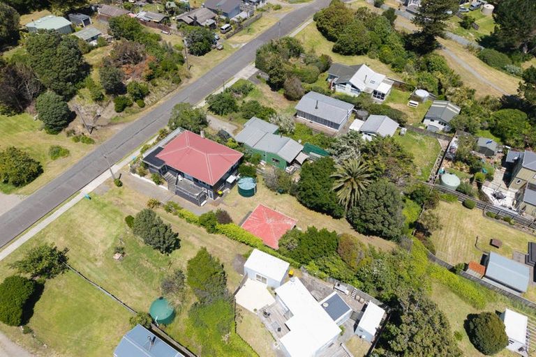 Photo of property in 141 Kahukura Avenue, Waitarere Beach, Levin, 5510