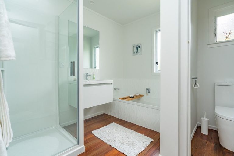 Photo of property in 17 Pyle Road West, One Tree Point, 0118