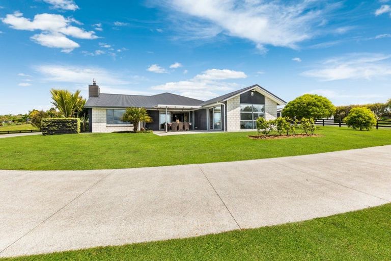 Photo of property in 890 Findlay Road, Pukorokoro / Miranda, Miranda, 2473
