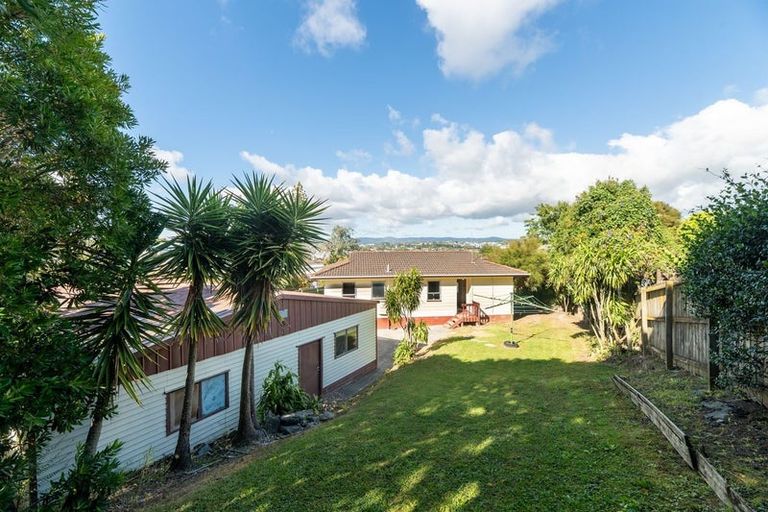 Photo of property in 5 Edgware Road, West Harbour, Auckland, 0618