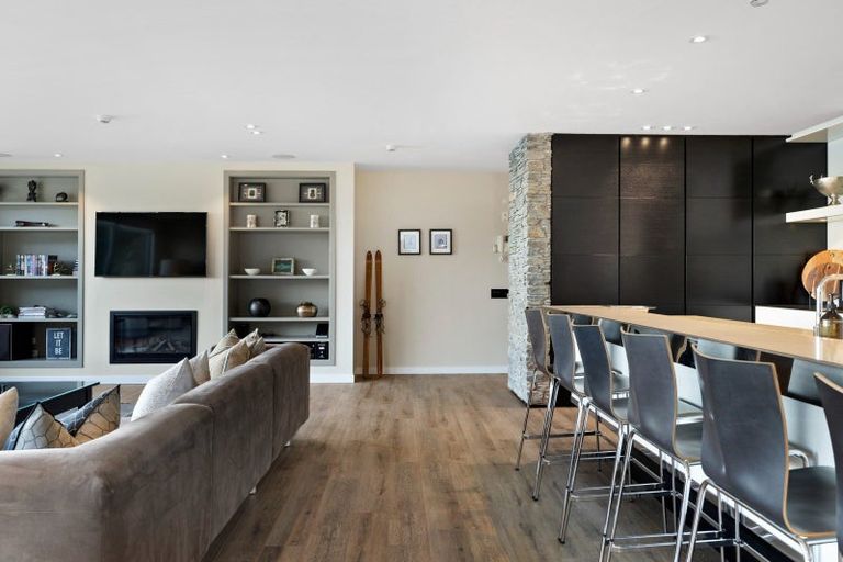 Photo of property in 6 Lordens Place, Fernhill, Queenstown, 9300