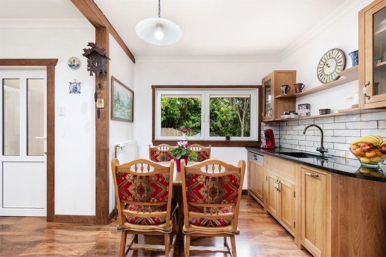 Photo of property in 408b Scenic Drive, Waiatarua, Auckland, 0612