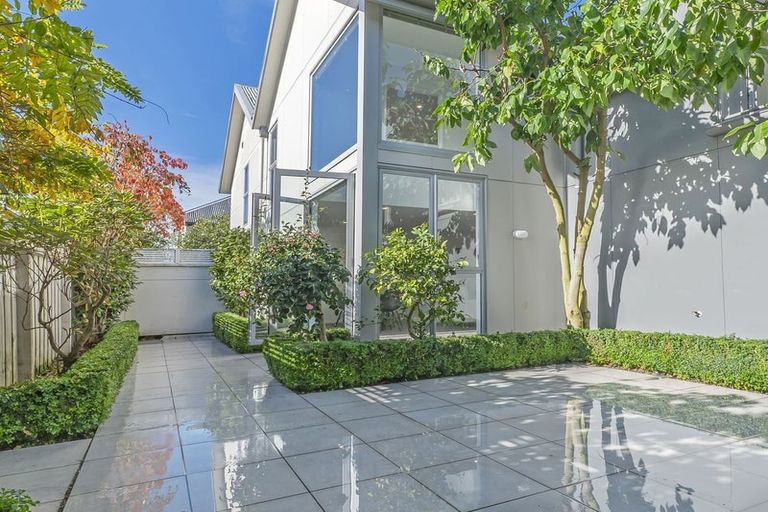 Photo of property in 4/1010 Colombo Street, St Albans, Christchurch, 8014