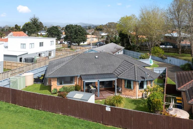 Photo of property in 7a Barberry Lane, Te Atatu Peninsula, Auckland, 0610