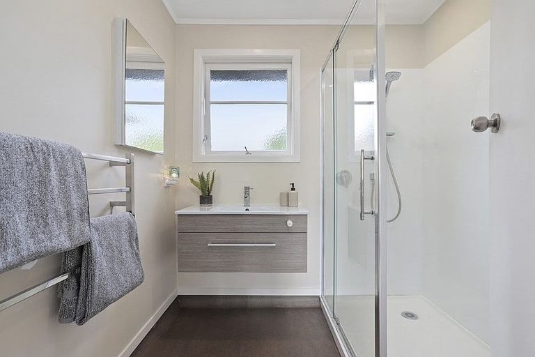 Photo of property in 86 Colwill Road, Massey, Auckland, 0614