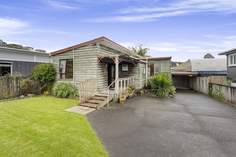 Photo of property in 30 Pioneer Road, Moturoa, New Plymouth, 4310