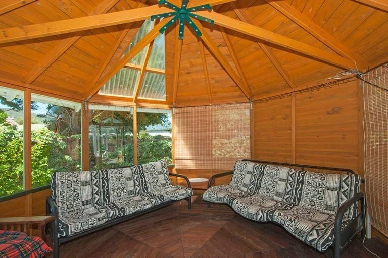 Photo of property in 24 Ludlam Crescent, Woburn, Lower Hutt, 5010