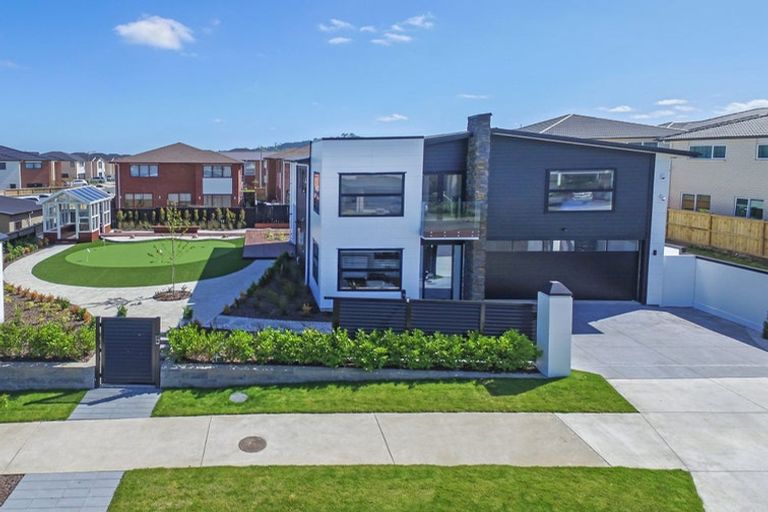Photo of property in 10 Kerrykeel Drive, Flat Bush, Auckland, 2019