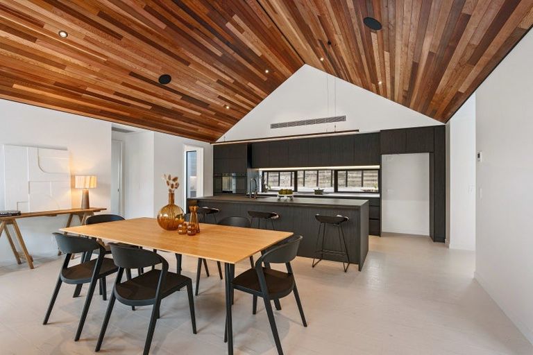 Photo of property in 10 Flowers Lane, Cracroft, Christchurch, 8022