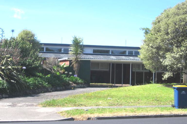 Photo of property in 2/287 Glenfield Road, Glenfield, Auckland, 0629