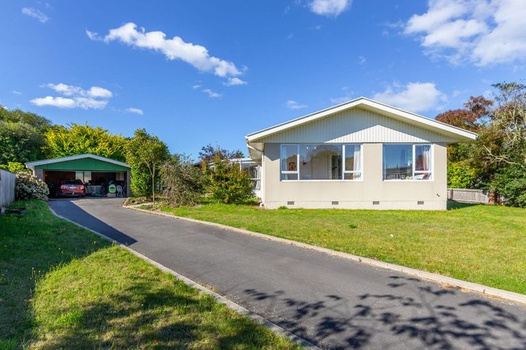 Photo of property in 28 Warren Crescent, Hillmorton, Christchurch, 8025