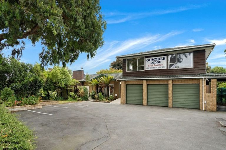 Photo of property in 314 Yaldhurst Road, Avonhead, Christchurch, 8042